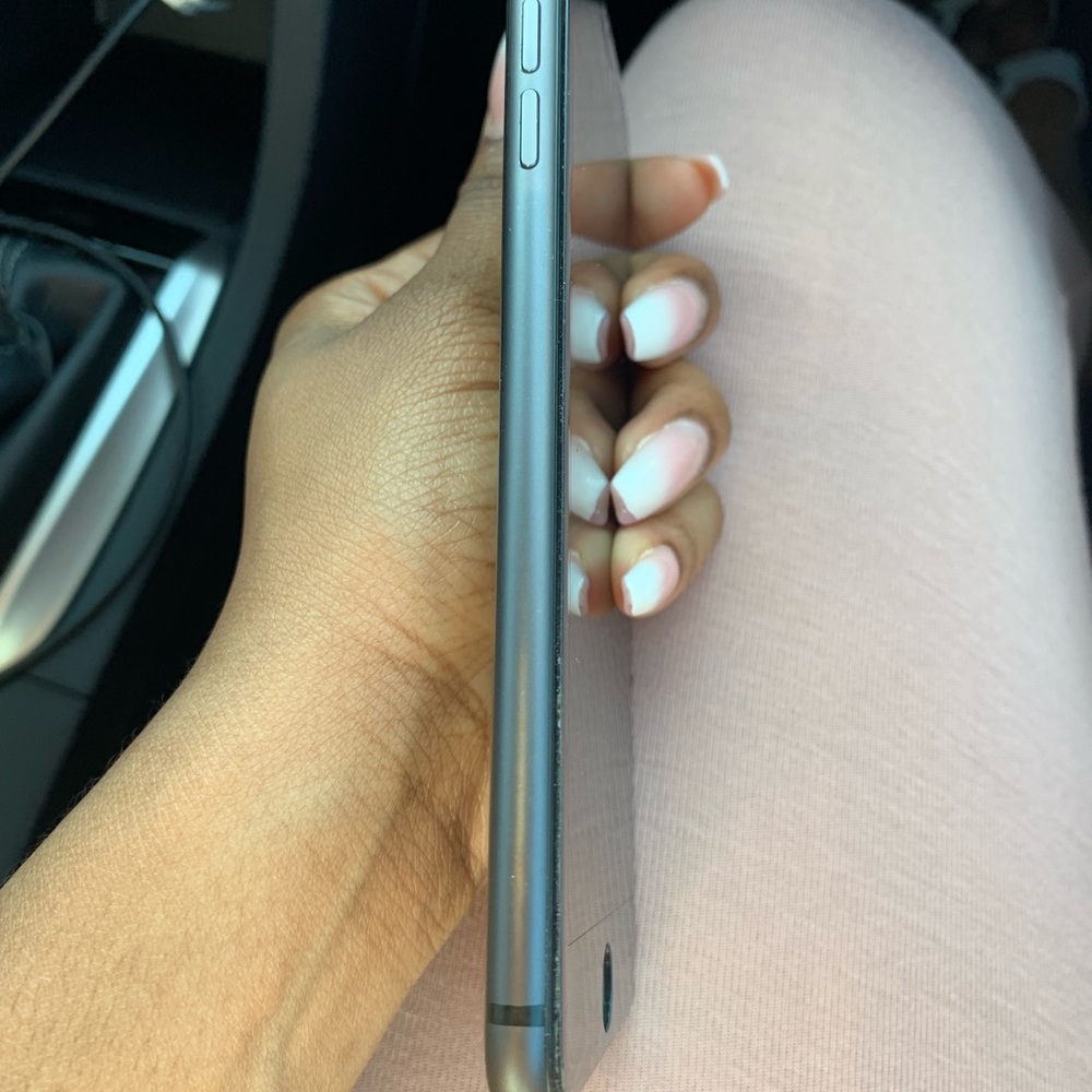 IPhone 8p Plus - Picture 3 of 5